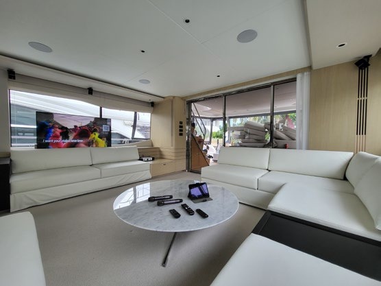 Superyacht salon with a KamoGa system and wide-screen TV